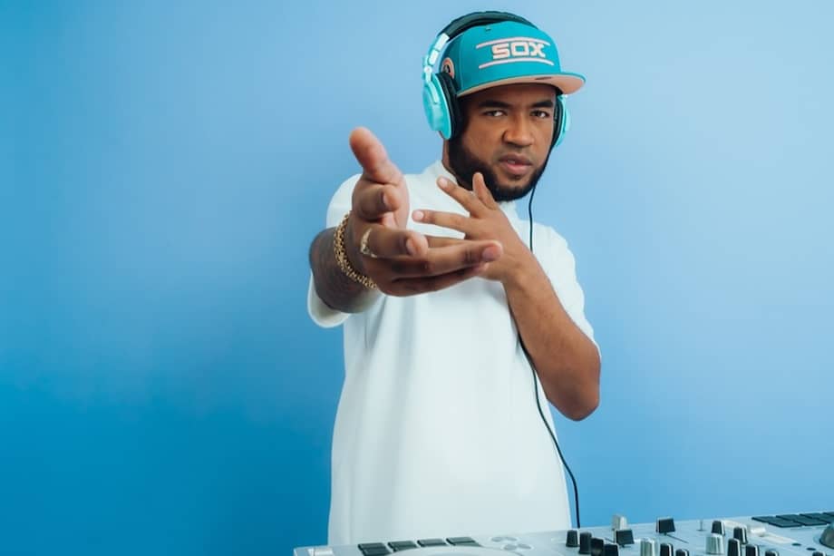 El cartagenero DJ Dever llegó en la mañana de este sábado a una estación de Policía en Puerto Colombia. Sus compañeros aparecieron horas antes en Barranquilla.