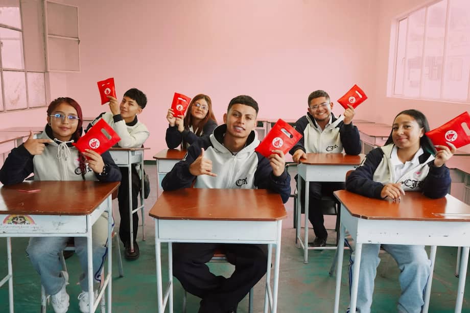 Estudiantes del Colegio Juan Rulfo, Santa Librada, Usme.