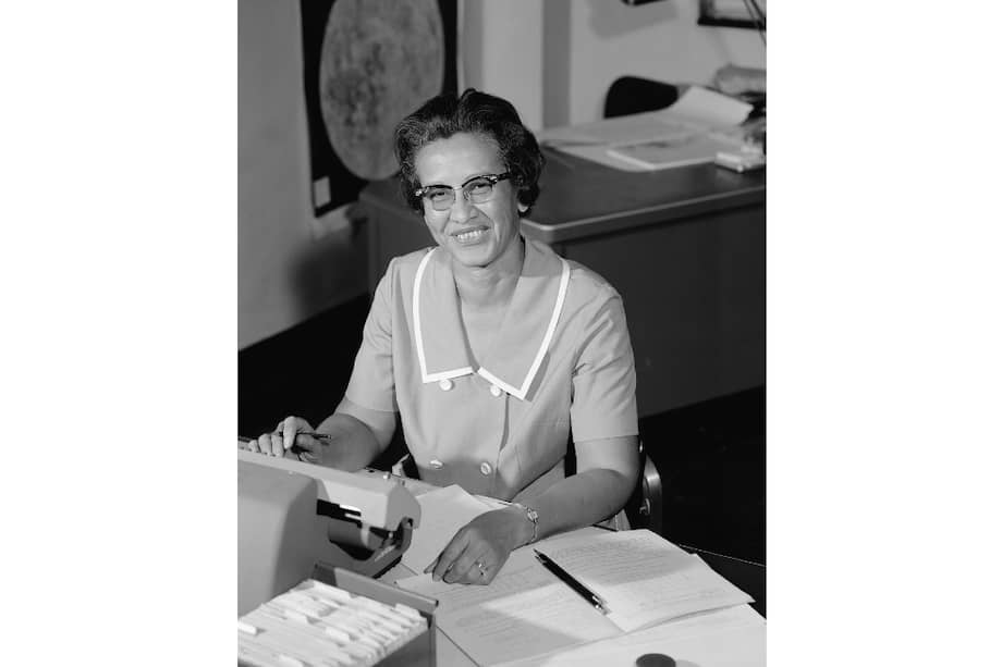 Si bien Katherine Johnson no fue la primera mujer afroamericana en trabajar como matemática en la NASA, ella, quien confesó que de niña contaba todo, desde los pasos que daba para llegar a la iglesia hasta el número de platos que lavaba en su casa, se convirtió en un símbolo contra el racismo y los estereotipos de género, sin intención de llegar a serlo.