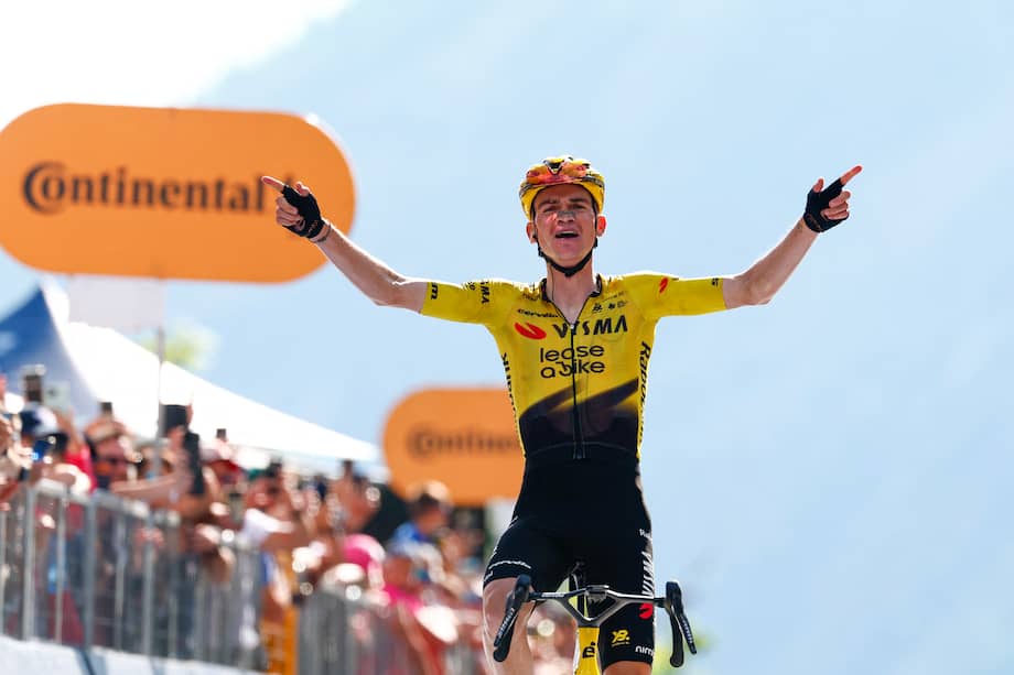Sepp Kuss celebra su triunfo en la meta de la etapa reina del Giro de Italia.