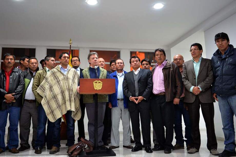 El presidente Juan Manuel Santos se reunió a finales de agosto de 2013 con representantes campesinos para ponerle punto final al paro. / Presidencia
