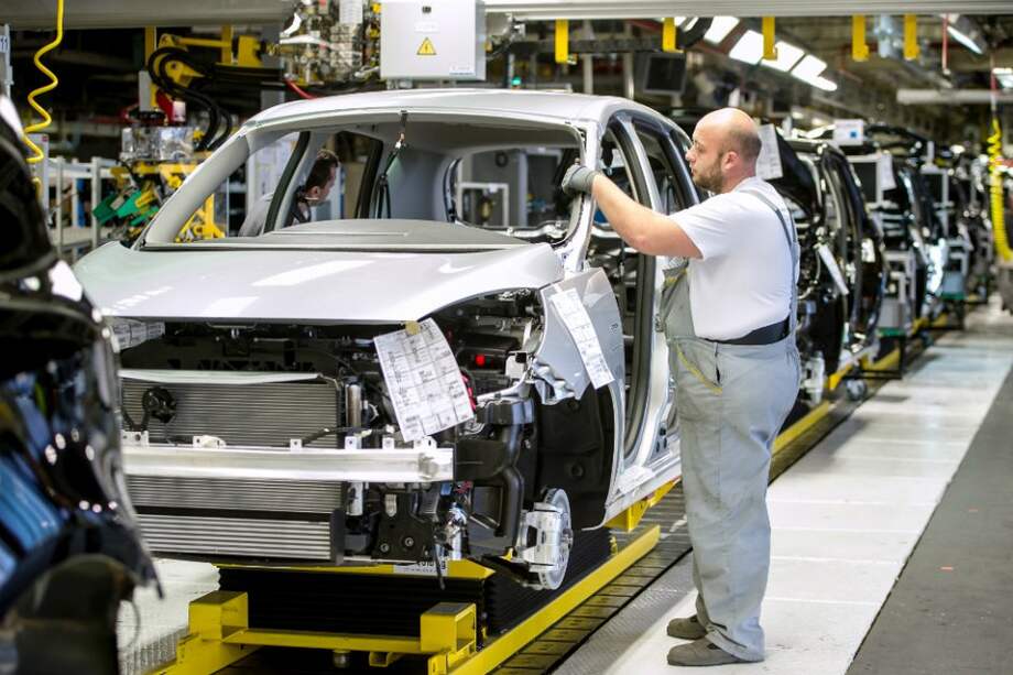 Caída del precio del crudo aumentará ventas mundiales de automóviles