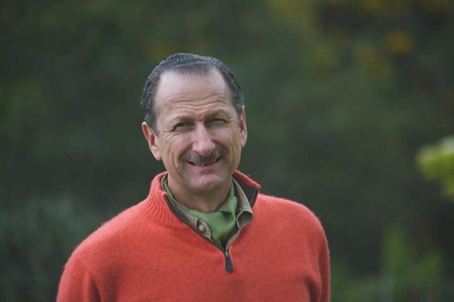 Jorge Cavelier cree que el arte es un medio sublime a través del cual puede comunicar su realidad.