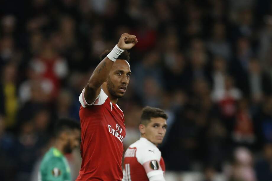 Aubameyang marcó dos goles en la victoria del Arsenal. / AFP