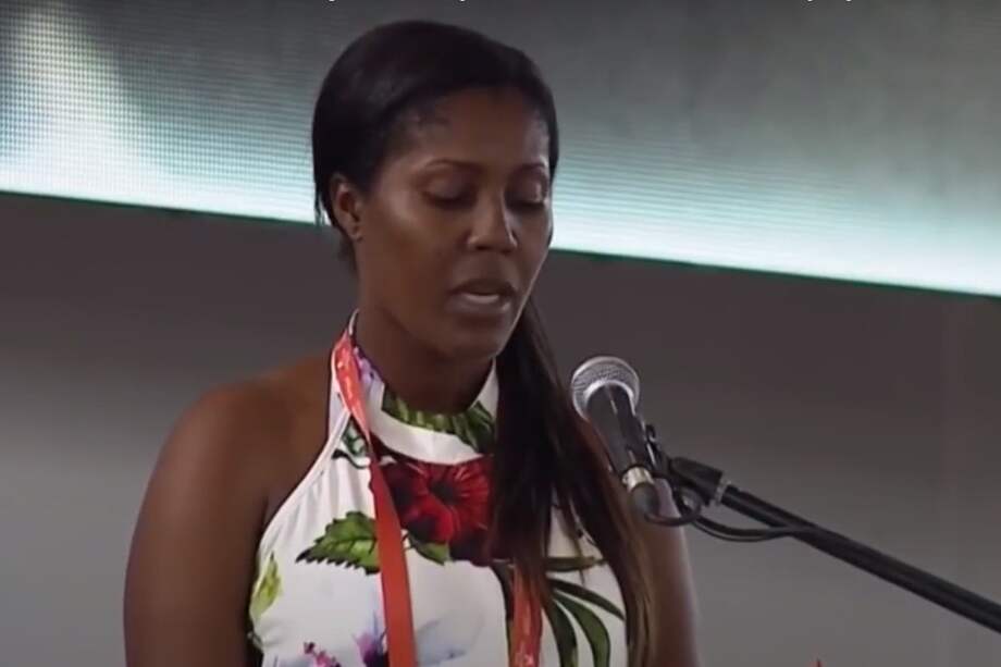 La lideresa de Tumaco Luz Dary Landázury durante su encuentro con el papa Francisco en 2017.