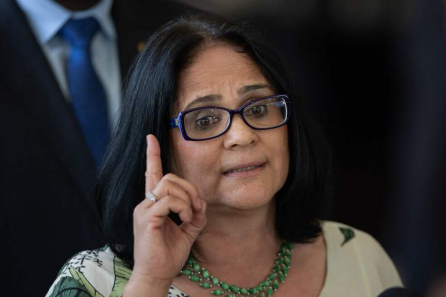 La ministra de la Mujer, la Familia y los Derechos Humanos de Brasil, Damares Alves. / AFP