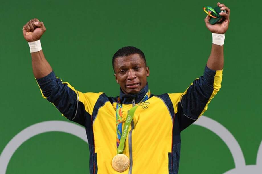 Óscar Figueroa celebra la medalla de oro obtenida en Río 2016. Foto: AFP