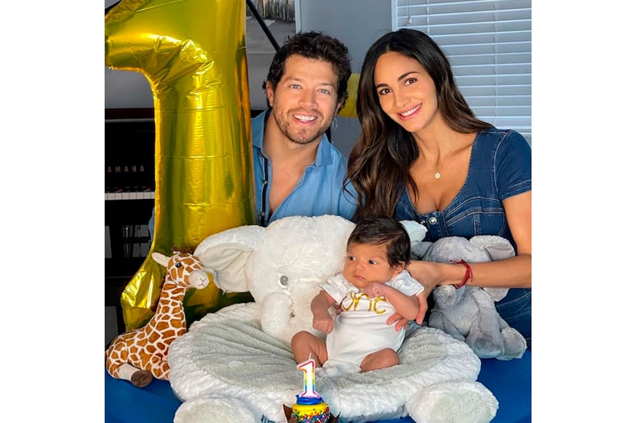 Valerie Domínguez y El Pollo Echeverri celebraron el primer mes de su hijo Thiago.