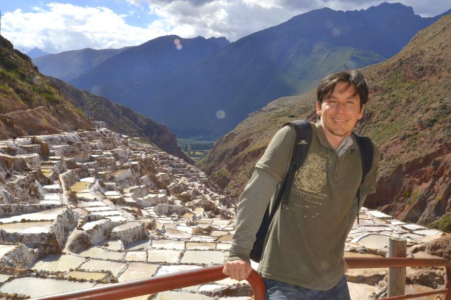 Durante tres años, Enrique Patiño escribió decenas, cientos de veces la historia que dio origen a “Cuando Clara desapareció”. / Cortesía