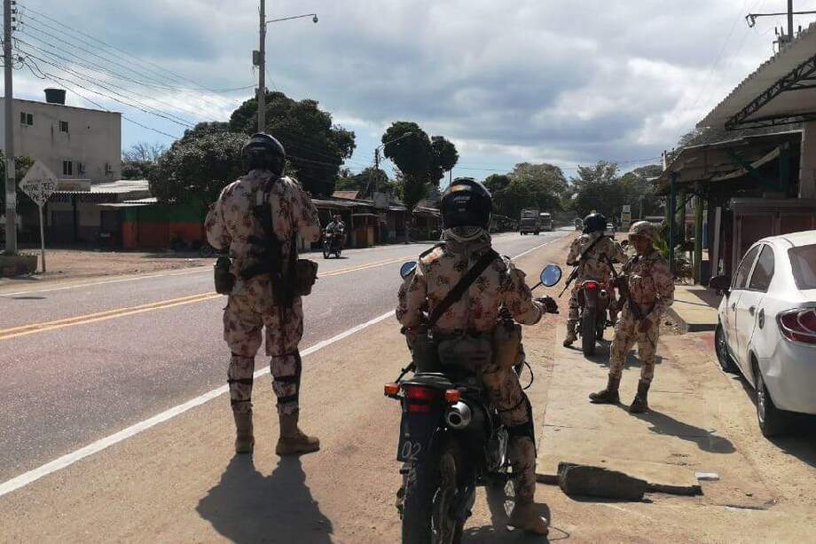 El Gaula de la Policía presente en la troncal del Caribe tras supuesto panfleto que advertía presunto paro armado en la vía. / Cortesía