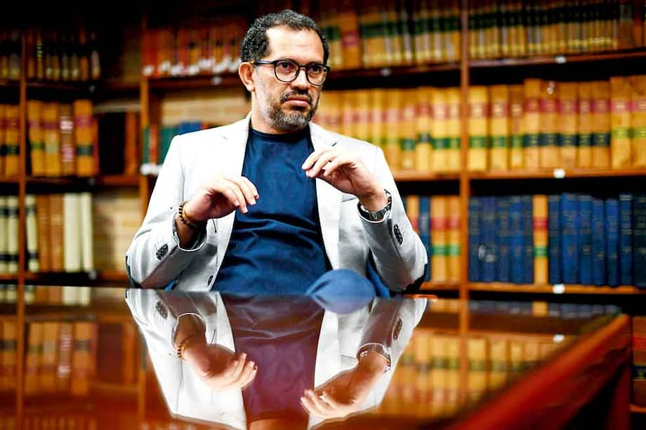 “El Archivo General necesitará un presupuesto de $50 mil millones COP y 5 años, para la intervención del acervo físico del DAS (sin contar lo que se requiere para los medios electrónicos)”: Francisco Flórez Bolívar, director del Archivo General de la Nación.