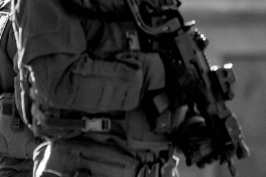 Cada día en Bogotá se incautan al menos cuatro armas. Por tipo, se evidencia que el mayor número de decomisos corresponde a revólveres (360) y pistolas (149). Sin embargo, también hay registro de dos subametralladoras y 76 escopetas. / Archivo EFE - Referencia