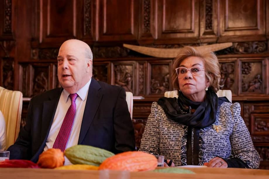 El embajador de Colombia en EE. UU. Daniel García-Peña y la canciller, Rosa Villavicencio, hablaron previo a la cita entre los presidentes Gustavo Petro y Donald Trump.