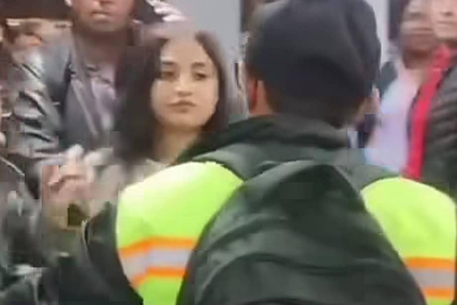 La agresión ocurrió luego de que una guarda de seguridad intentara impedir un presunto ingreso irregular al sistema de Transmilenio.