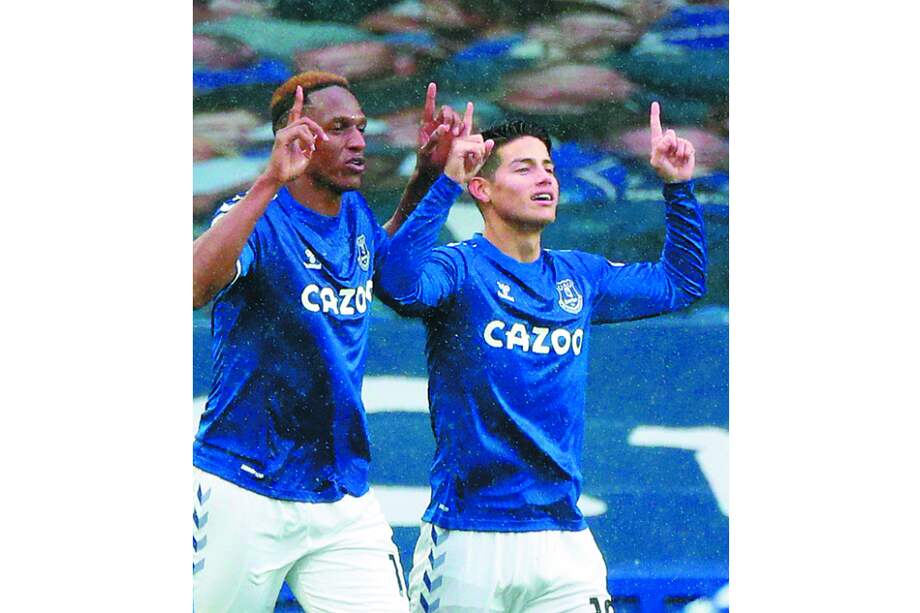 Yerry Mina y James Rodríguez, figuras del Everton, líder de la Premier Legue.