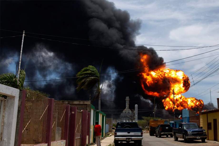Vista de una parte de la refinería de Amuay - EFE