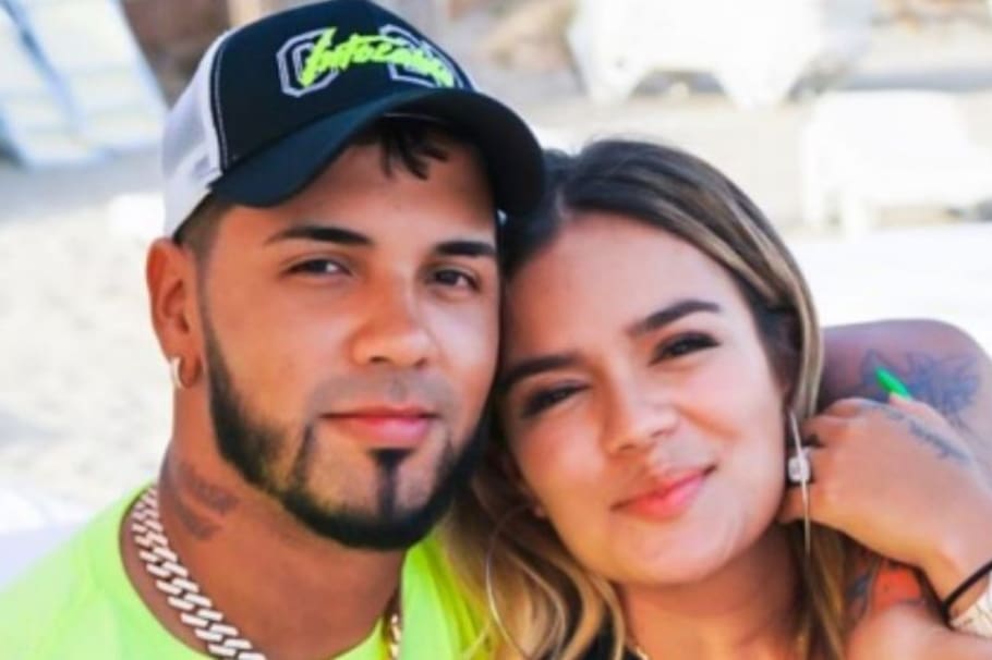 Anuel AA continúa con sus indirectas para su exnovia Karol G. Hasta el momento, la colombiana no ha contestado ninguno de sus 'mensajes' públicos.