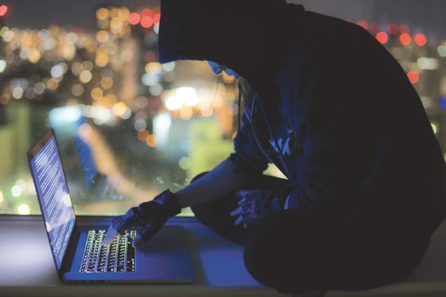 La ciberamenaza que más ataca a las empresas en Colombia es en la que los atacantes suplantan la identidad de terceros para cometer estafas. / Guetty