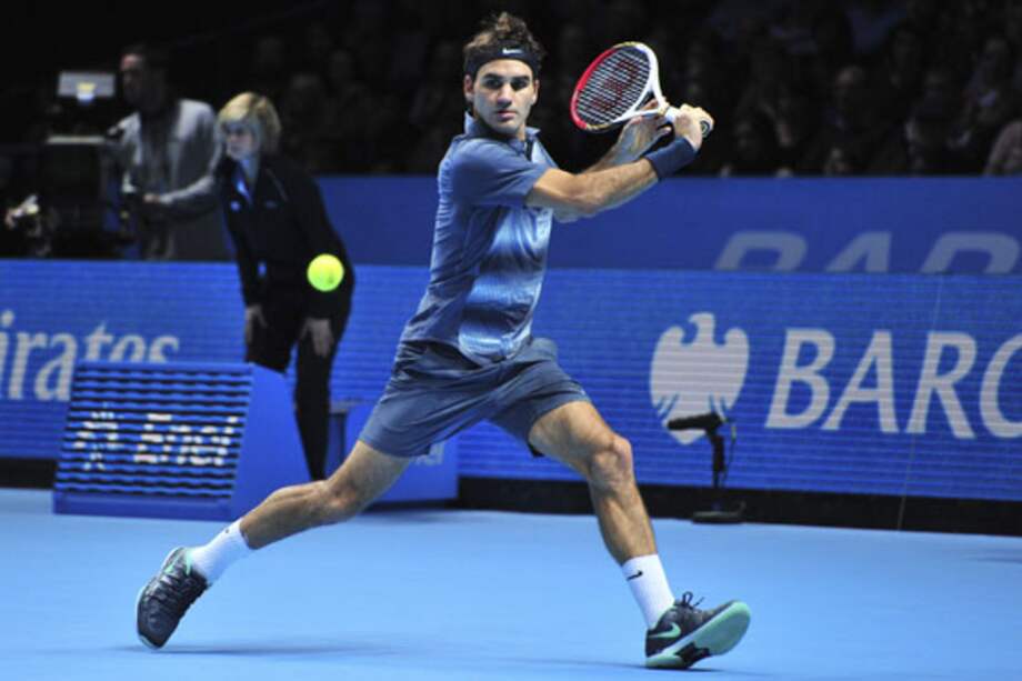 Federer ganó y enfrentará a Nadal en semifinales del Torneo de Maestros