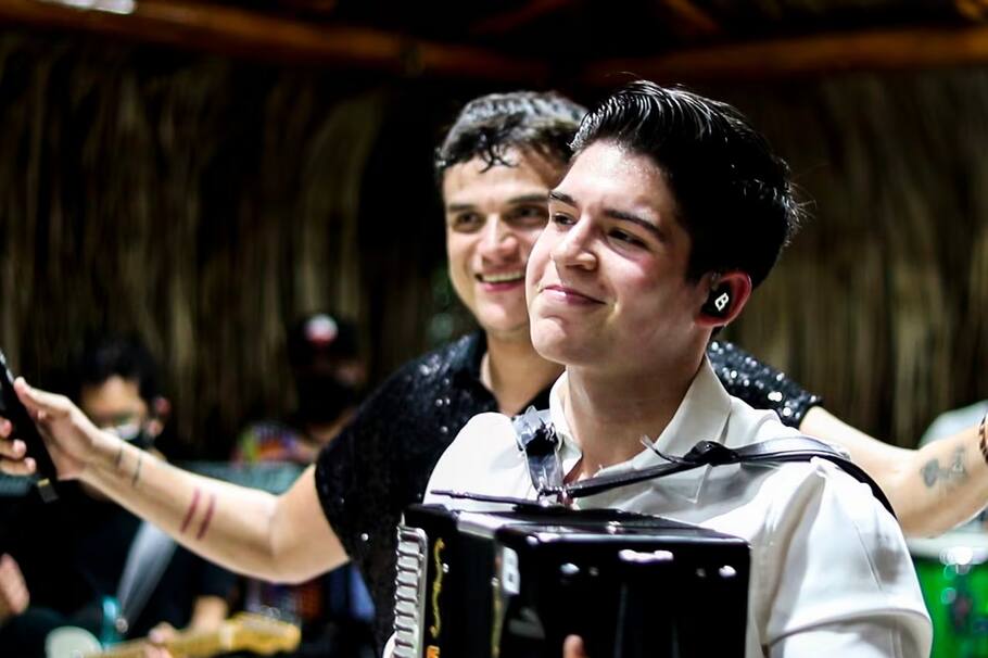 Acordeonero de Silvestre Dangond, señalado de difundir videos íntimos de su expareja