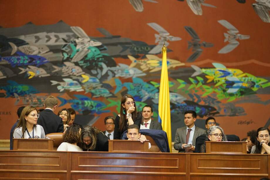 La Mesa Directiva de la Cámara presidida por Carlos Cuenca.
