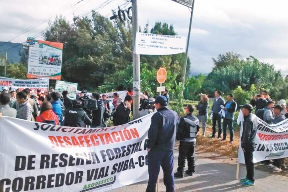Los habitantes de la vereda Chorrillos (Suba) piden la desafectación de la Van der Hammen para destrabar la construcción de la doble calzada. / Cortesía
