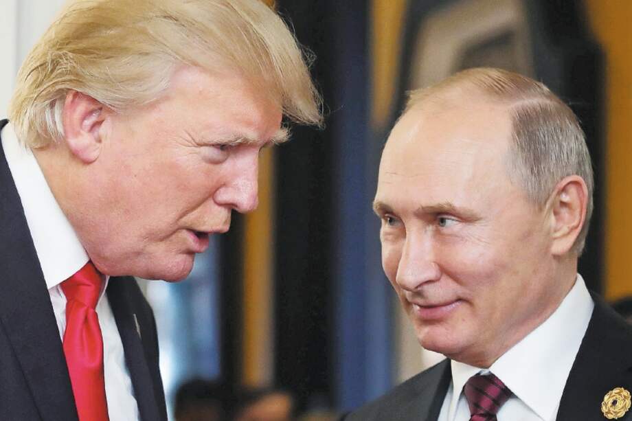 Los presidentes de EE.UU., Donald Trump, y de Rusia, Vladimir Putin, tendrán hoy su primera cumbre bilateral. / AFP