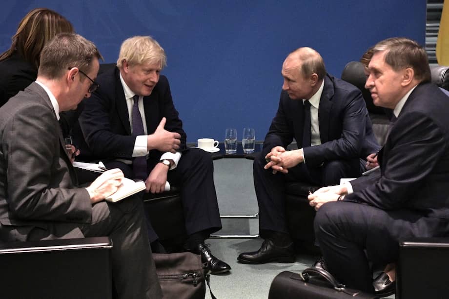 Boris Johnson, primer ministro británico, y Vladimir Putin, presidente de Rusia, se reunieron en enero de 2020, en la Conferencia sobre Libia.