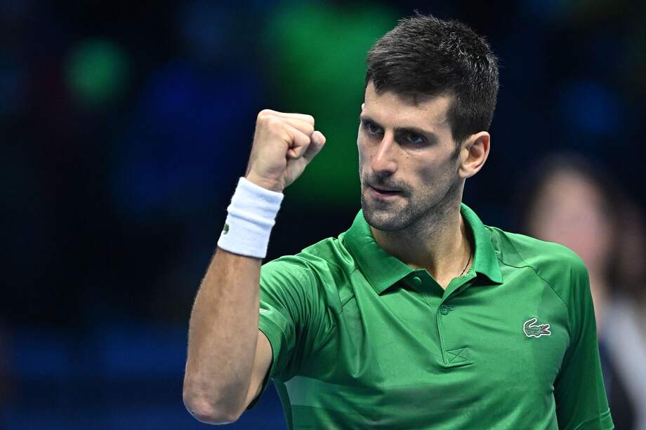 Novak Djokovic celebra un punto en el partido contra Daniil Medvedev.