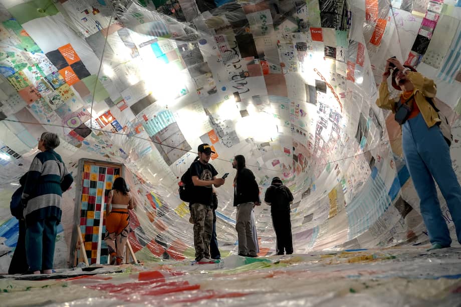El evento fue impulsado por la Alcaldía Mayor de Bogotá con el propósito de promover una reflexión sobre el papel del arte en la construcción de ciudadanía y en la planeación urbana.