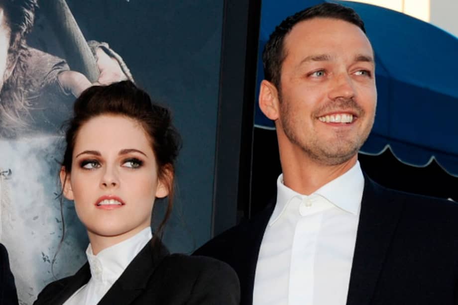 Kristen Stewart y Rupert Sanders, director de "Blancanieves y el cazador". / Afp
