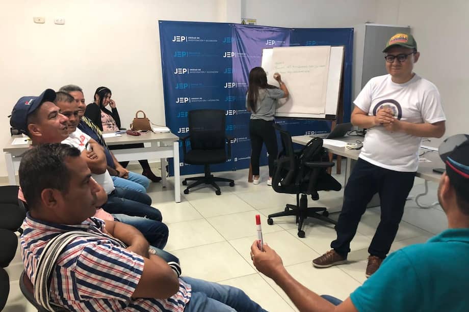 La organización que representa a un grupo de uniformados denuncia que la propia jurisdicción puso obstáculos y no dio garantías de participación, lo cual fuerza su salida. Señalan también estigmatización de las víctimas que, en algunos casos, estuvieron secuestrados por una década.