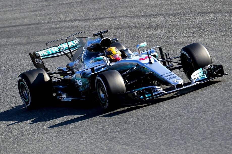 Lewis Hamilton tuvo el mejor registro en la primera jornada de entrenamientos de la F1. / AFP