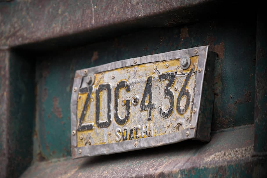 Trancones en Bogotá, y vehículos con placas en mal estado.