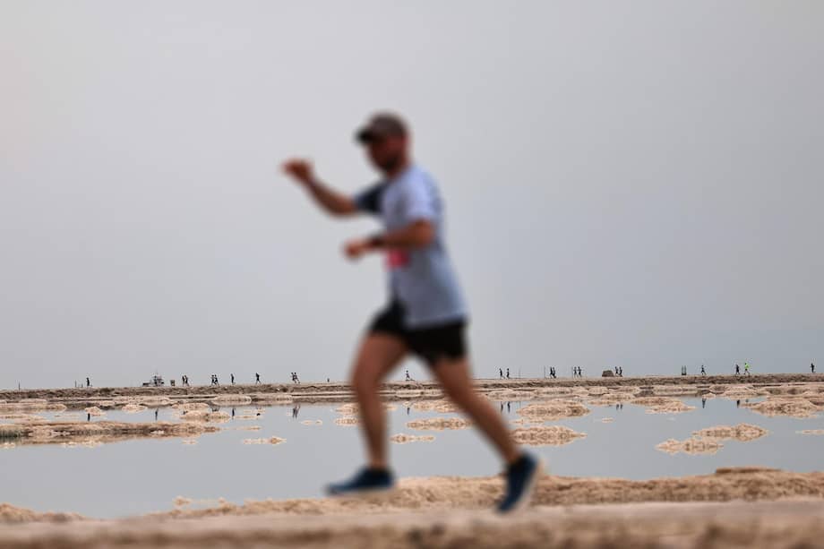 Hacer actividad física trae beneficios importantes para la salud. EFE/EPA/ATEF SAFADI