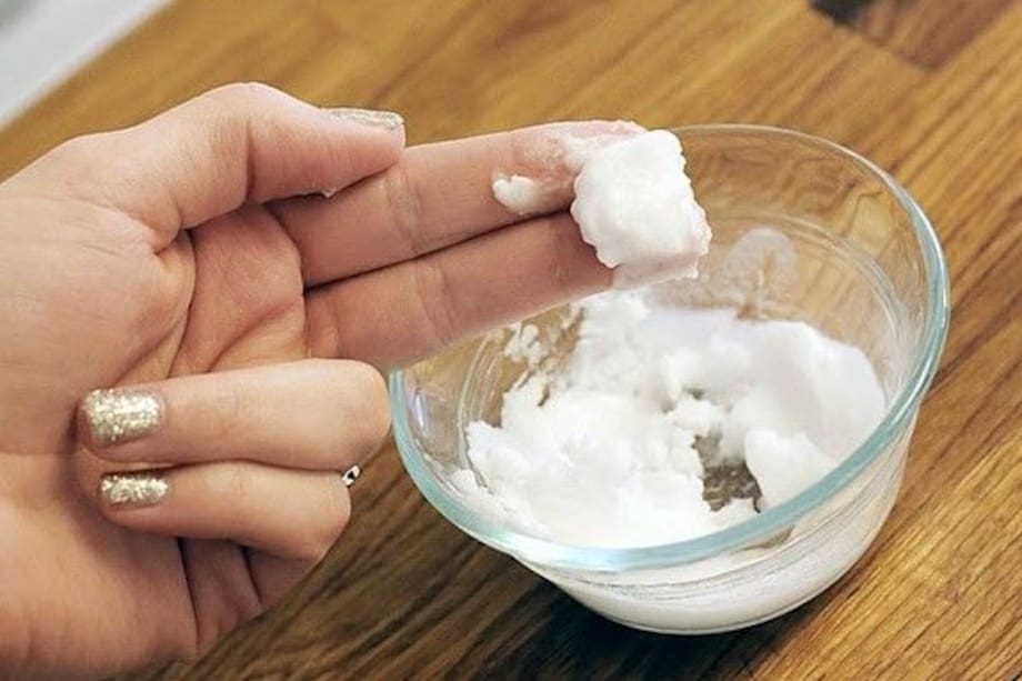 Puedes usar esta crema 2 o 3 veces por semana para obtener mejores resultados. Sin embargo, es importante realizar una prueba de alergia en una pequeña zona de la piel antes de usar la crema en las manchas oscuras.