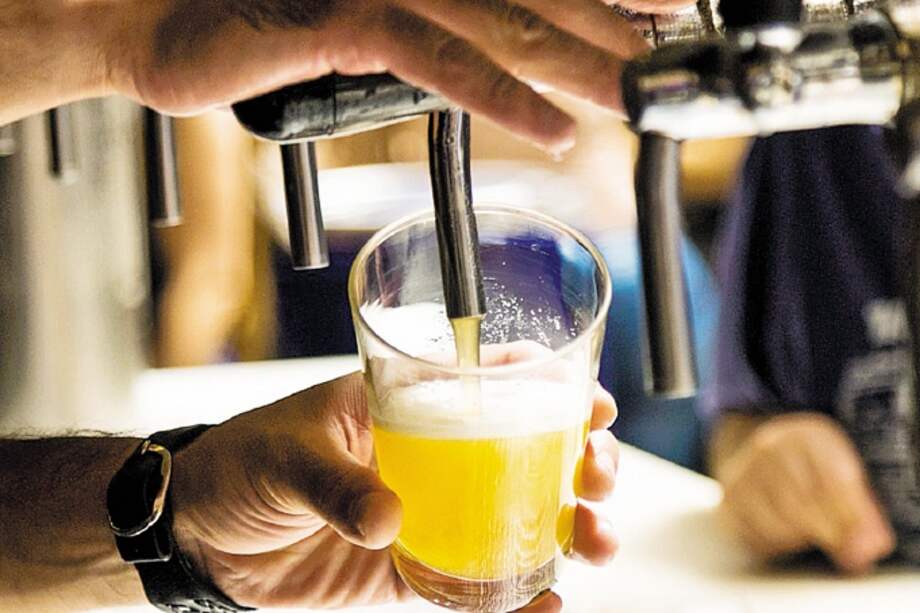 Concluyeron que no tomar y tomar en exceso conducen a la demencia. / Pixabay