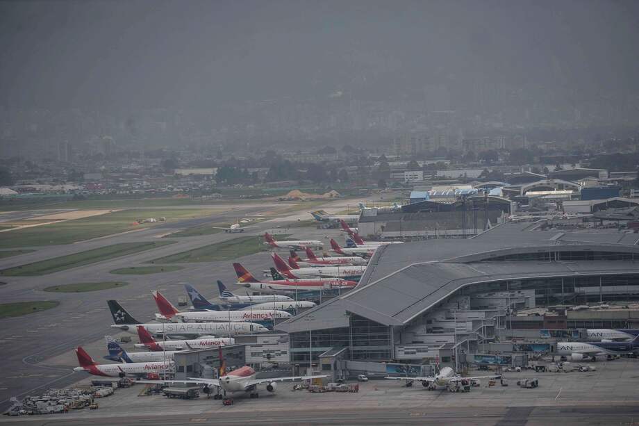 Durante estos días de protestas varias aerolíneas han recomendado llegar con anticipación a los aeropuertos y atender las recomendaciones de las autoridades en cada ciudad. / Mauricio Alvarado - El Espectador.