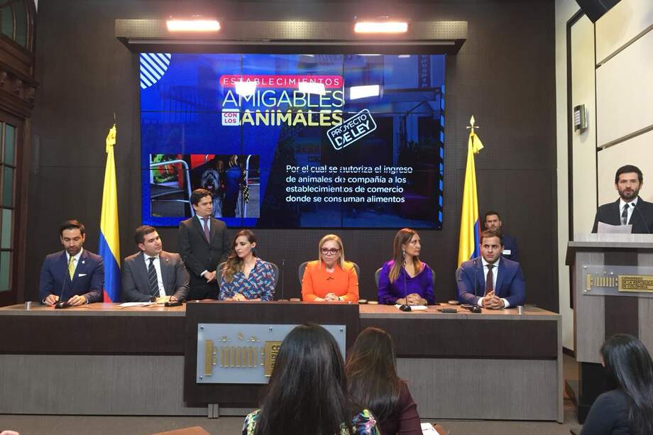 Representantes de la Comisión de Bienestar y Protección Animal. / Presidencia del Senado