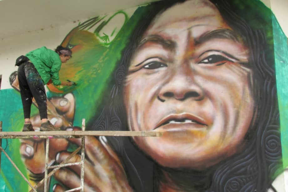 En todo el municipio de Toribio, Cauca existen más de 250 murales, muchos de ellos pintados por la imaginación de los propios muralistas nasa. / Minga Muralista Nasa