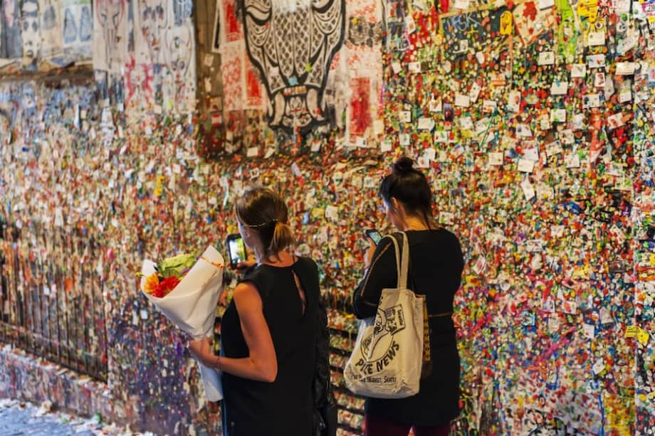 La Pared de los Chicles, ubicada en el mercado de Seattle, es uno de los atractivos imperdibles de la ciudad. Existe desde hace más de 20 años. /iStock