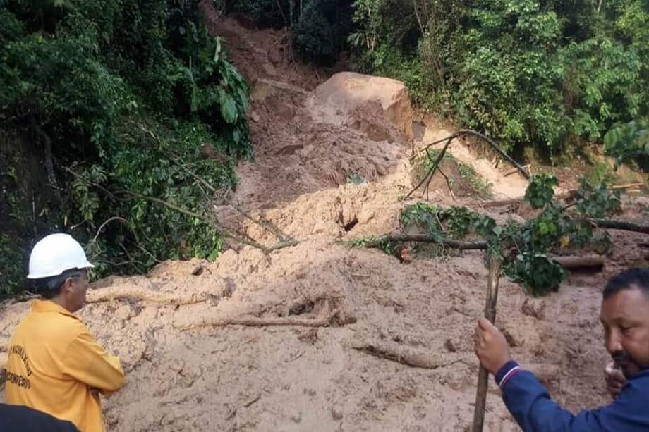 La vía está cerrada. / Tomada de Facebook: Oscar Muñoz