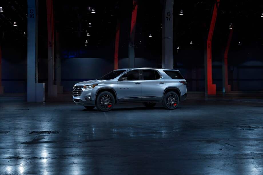 La nueva edición especial Redline de Traverse llega al país con un look más deportivo y varios acabados exteriores en color negro. / Cortesía