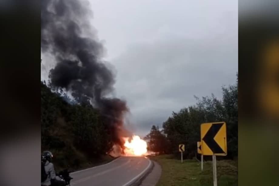 La tarde del martes 23 de abril un vehículo que transportaba gas, tras presentar fallas mecánicas, resultó en llamas. No se reportaron personas lesionadas.