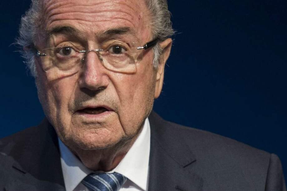 Joseph Blatter anuncia en rueda de prensa que pone a disposición su cargo e informa de que habrá un congreso extraordinario. Foto: EFE
