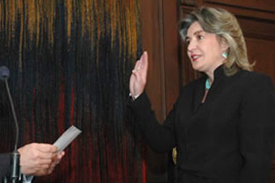 Nueva embajadora de Colombia en Brasil asume ante el presidente Santos