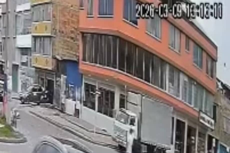 El historial del vehículo señala que tendría un único propietario registrado, una empresa identificada como TK Andina Ltda., lo que podría ser clave para avanzar en la identificación de los responsables.