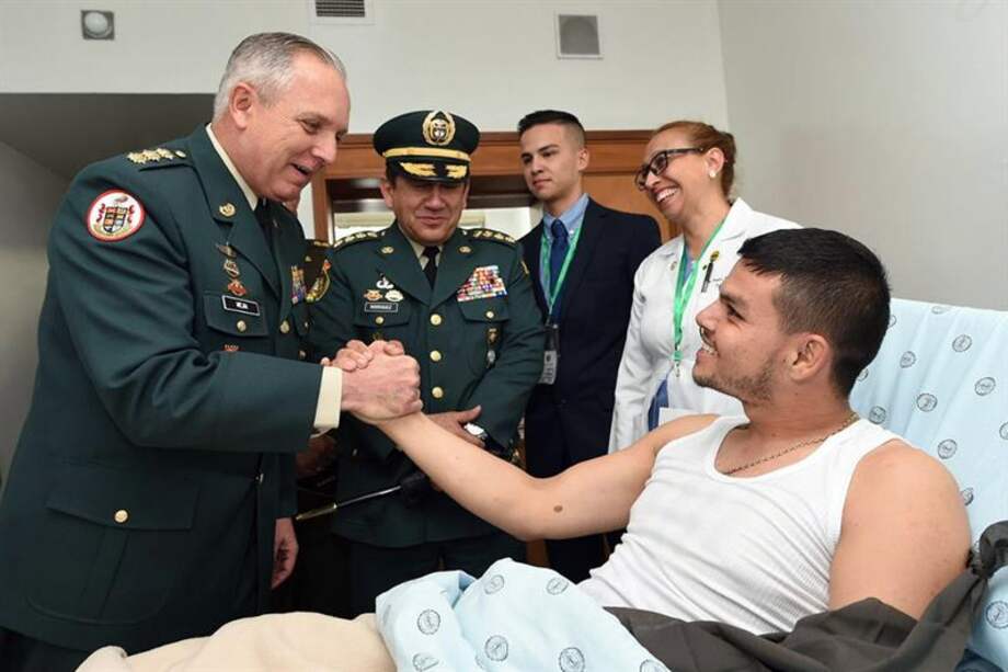 Cristian Moscoso Rivera en el hospital militar en Bogotá. / EFE