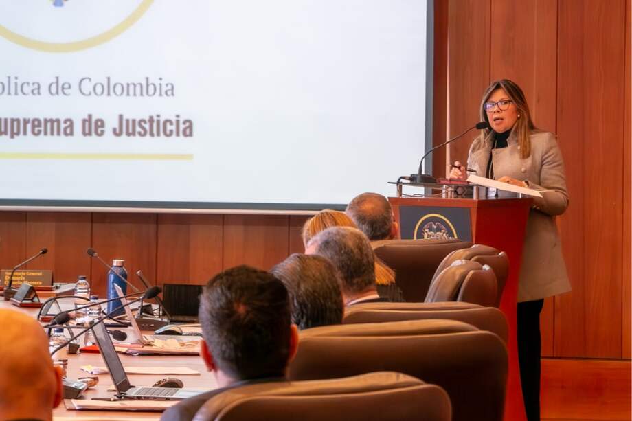 La fiscal Luz Adriana Camargo presentó a la Corte Suprema de Justicia la implementación de cinco pilares como parte de su gestión para agilizar y fortalecer las investigaciones.