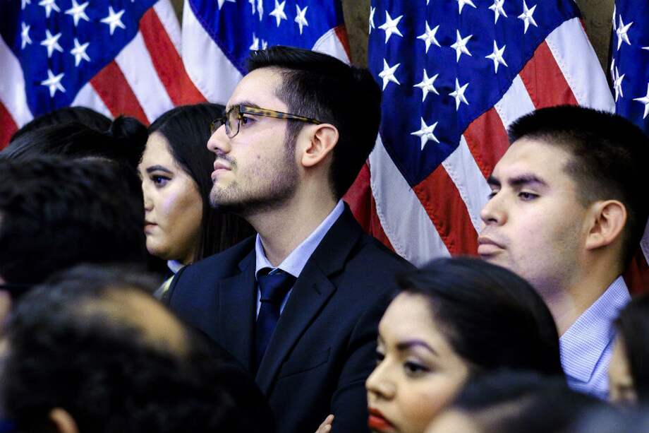 Algunos de los dreamers invitados por los demócratas al discurso de Trump. / AFP